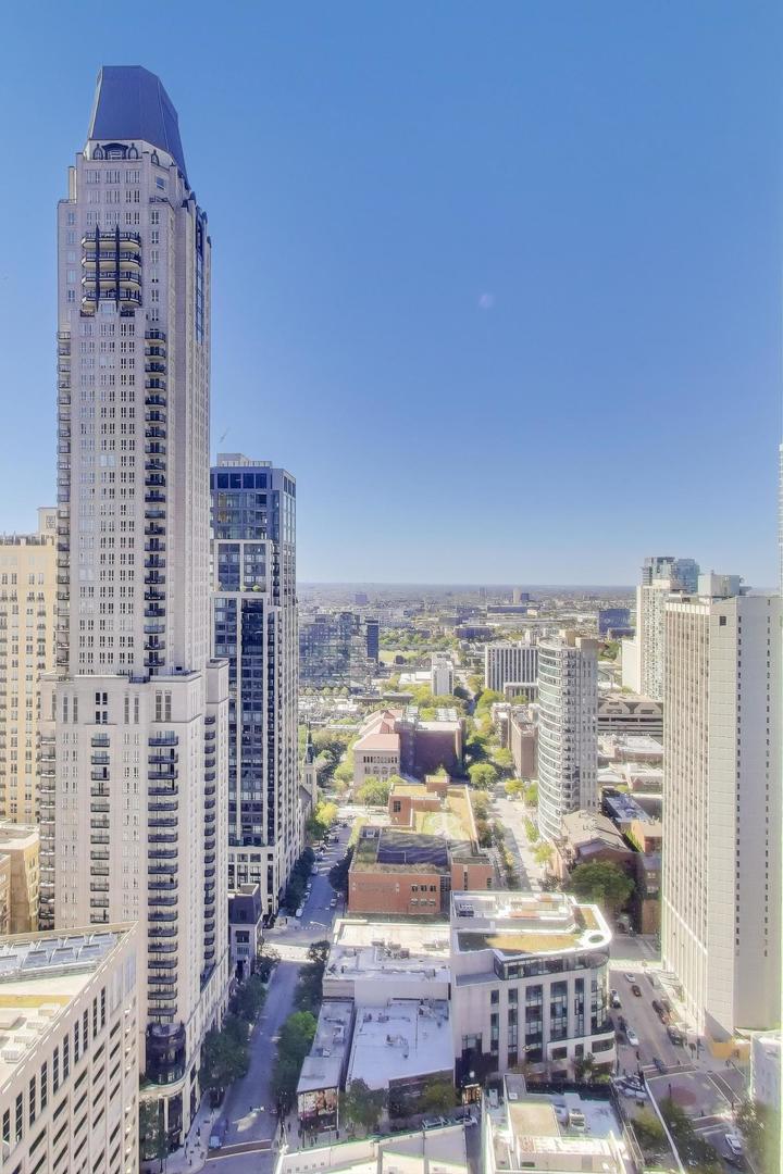 100 E Walton St #42F Chicago, IL 60611