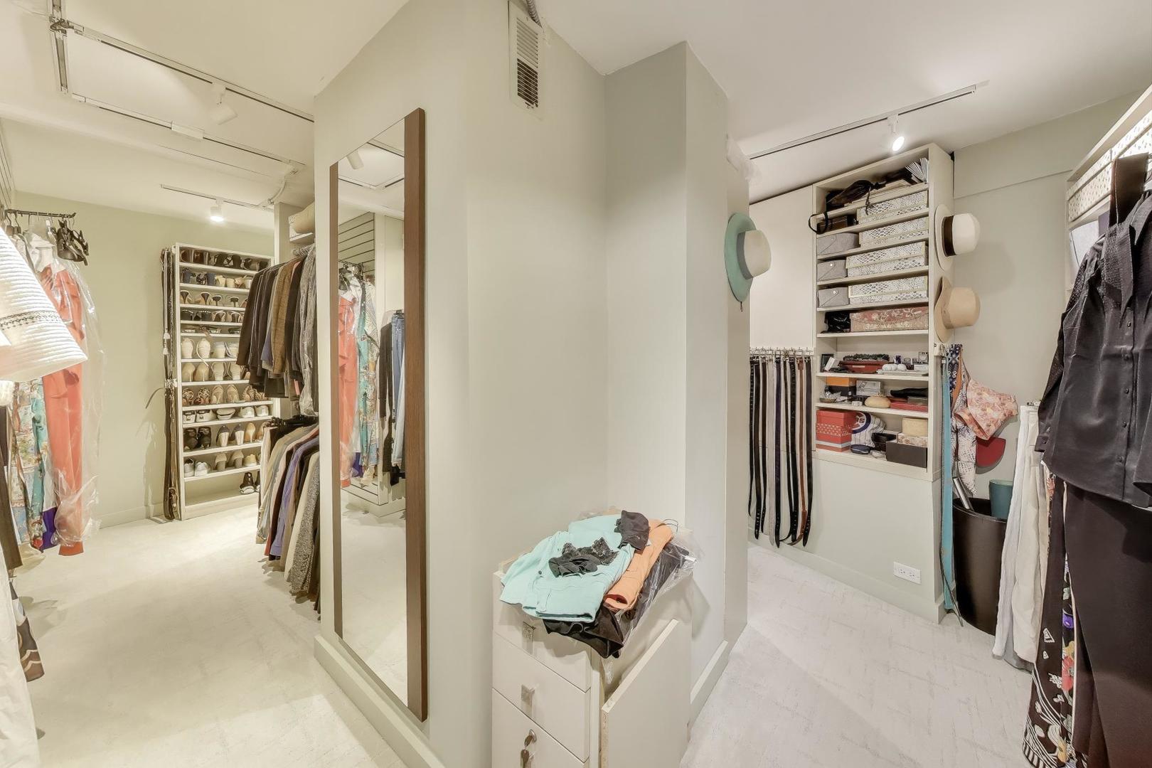 100 E Walton St #42F Chicago, IL 60611