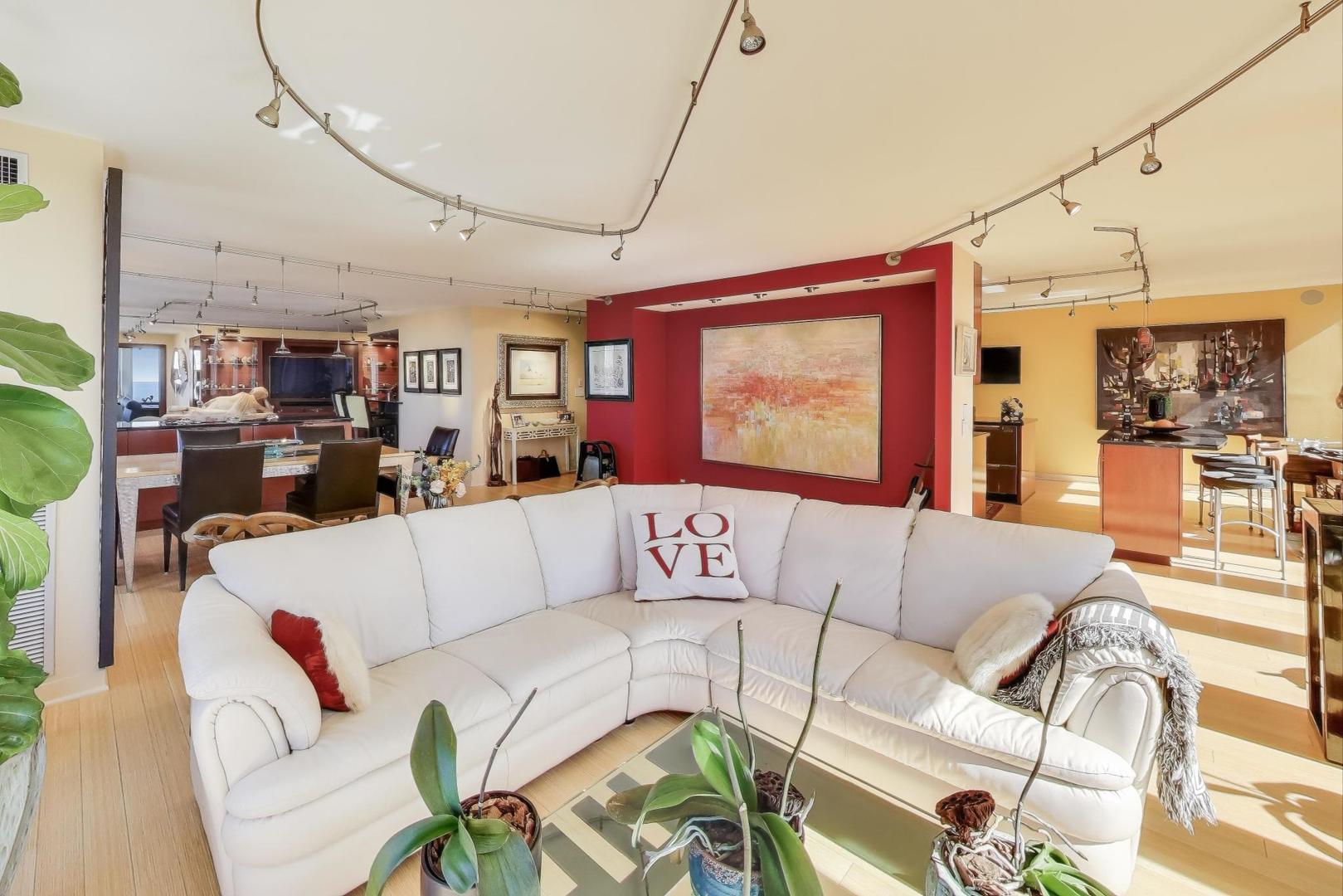 100 E Walton St #42F Chicago, IL 60611