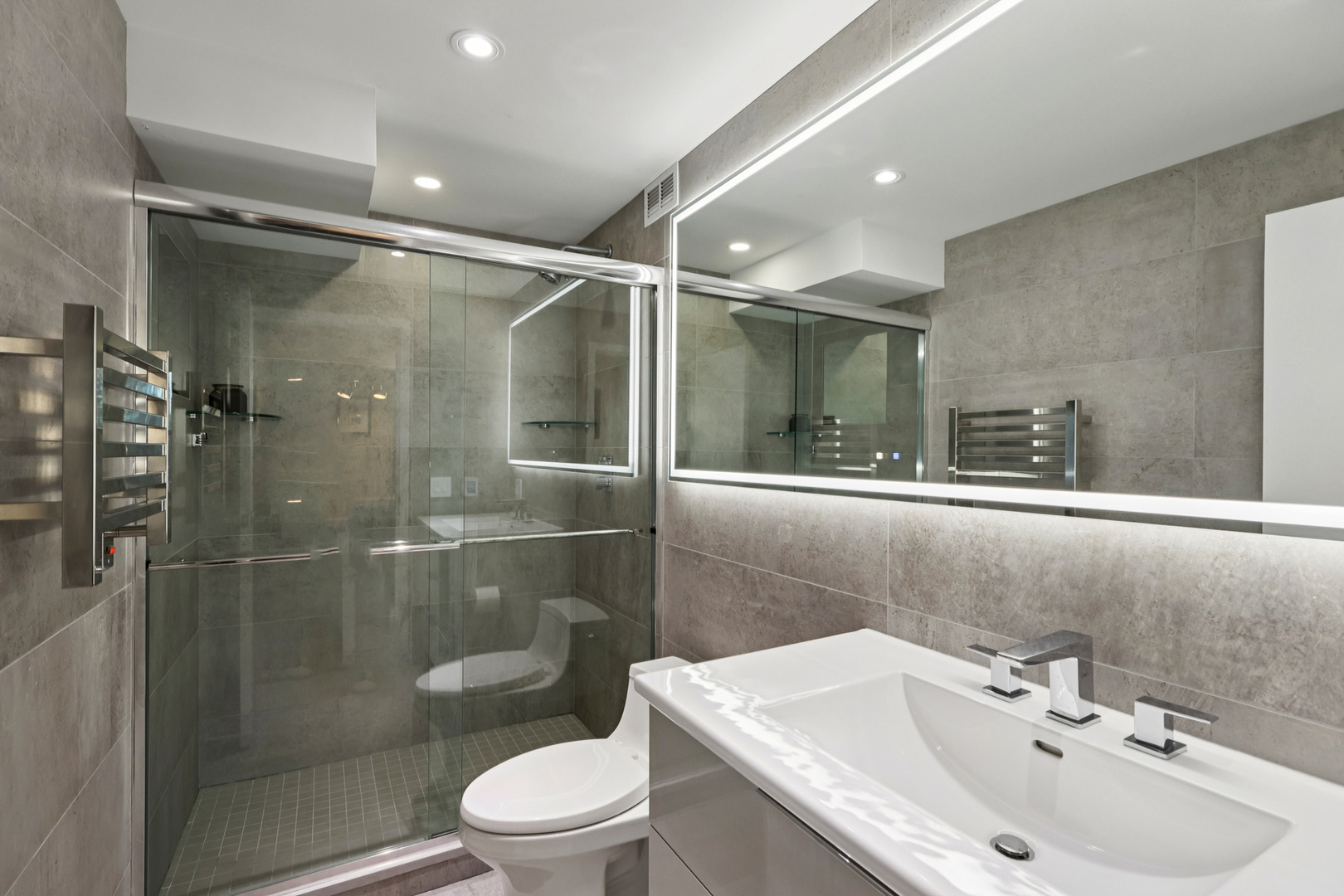 400 E Randolph St #1119-20 Chicago, IL 60601