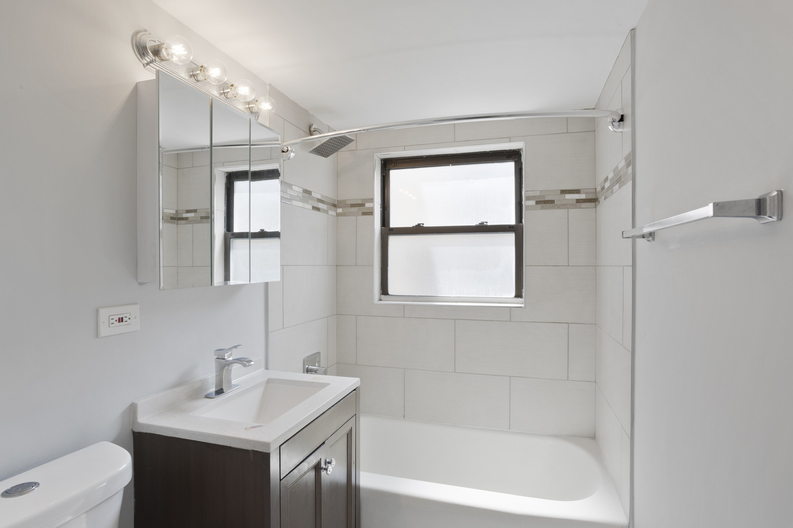 6007 N Kenmore Ave #401 Chicago, IL 60660