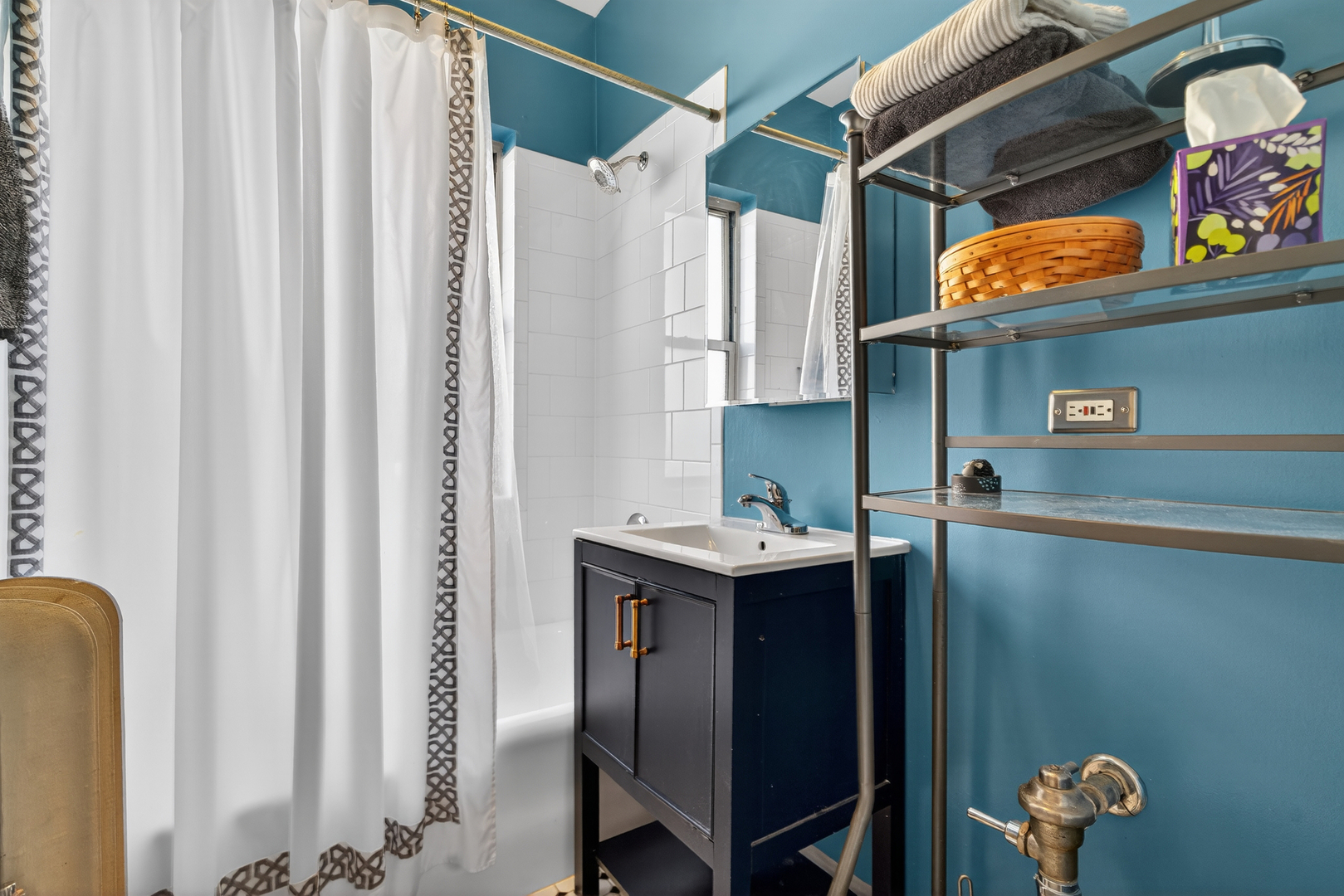 242 S MAPLE Ave #3E Oak Park, IL 60302