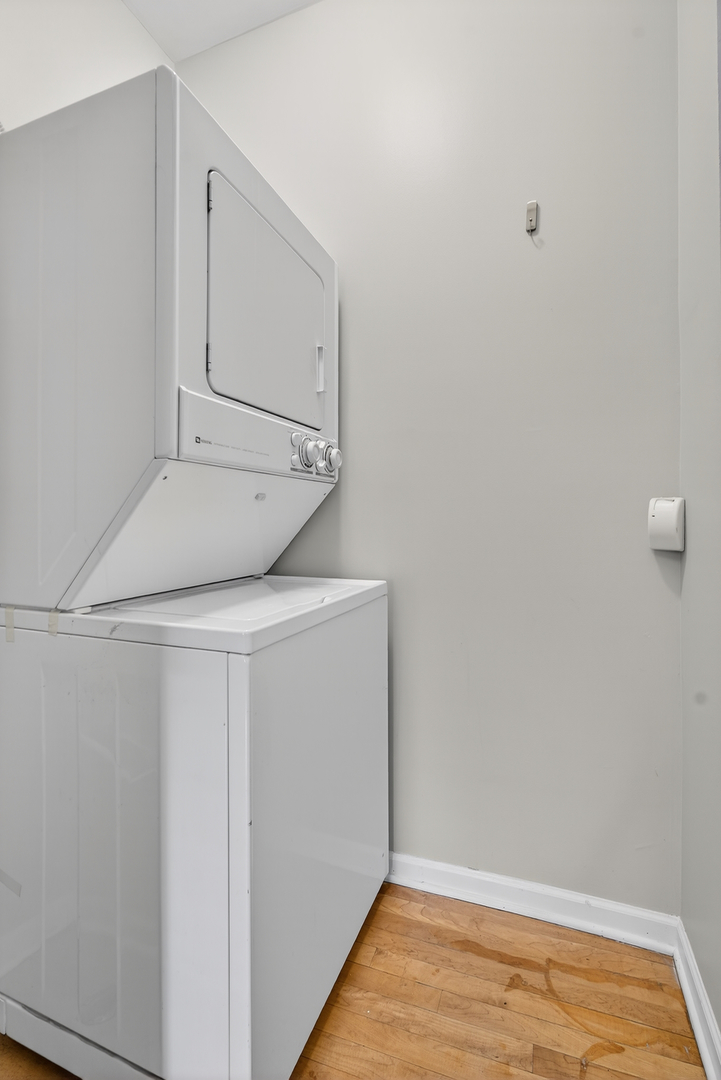 242 S MAPLE Ave #3E Oak Park, IL 60302