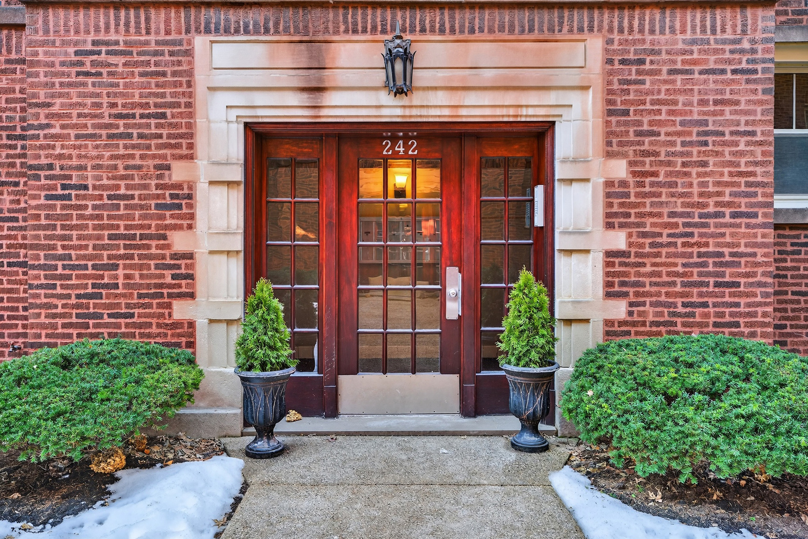 242 S MAPLE Ave #3E Oak Park, IL 60302