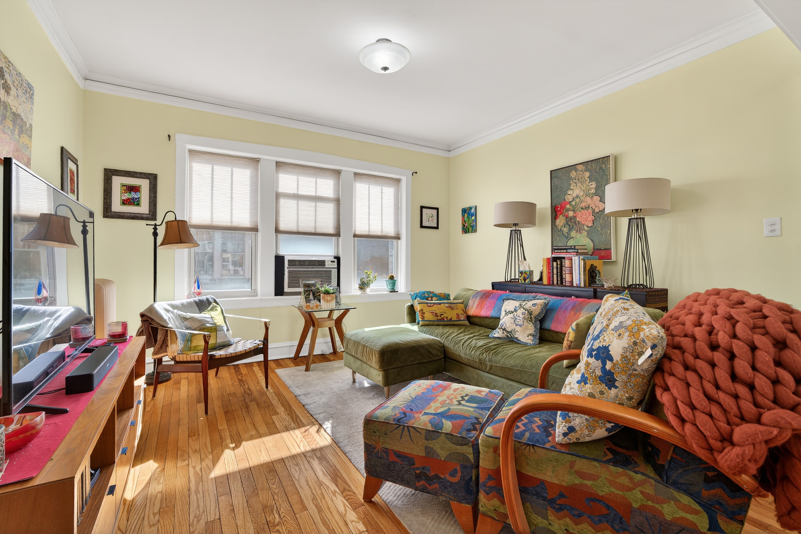 242 S MAPLE Ave #3E Oak Park, IL 60302