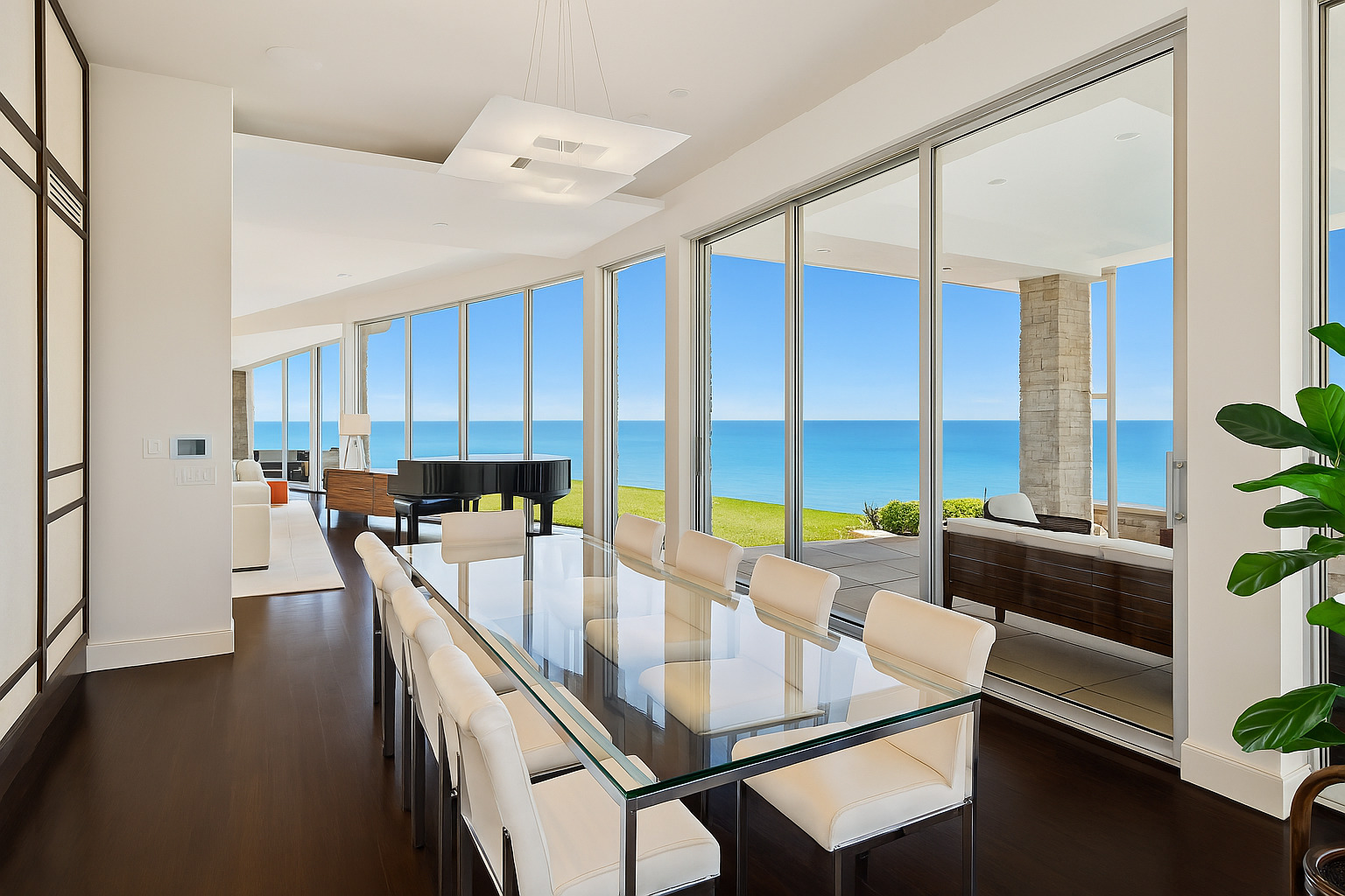 2441 Woodbridge Ln Highland Park, IL 60035