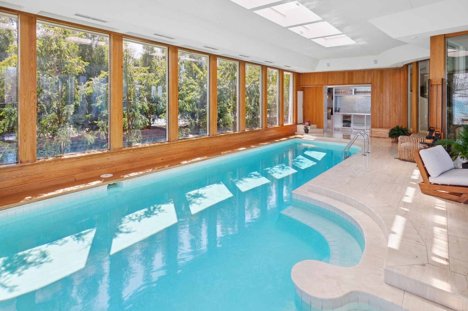 2441 Woodbridge Ln Highland Park, IL 60035