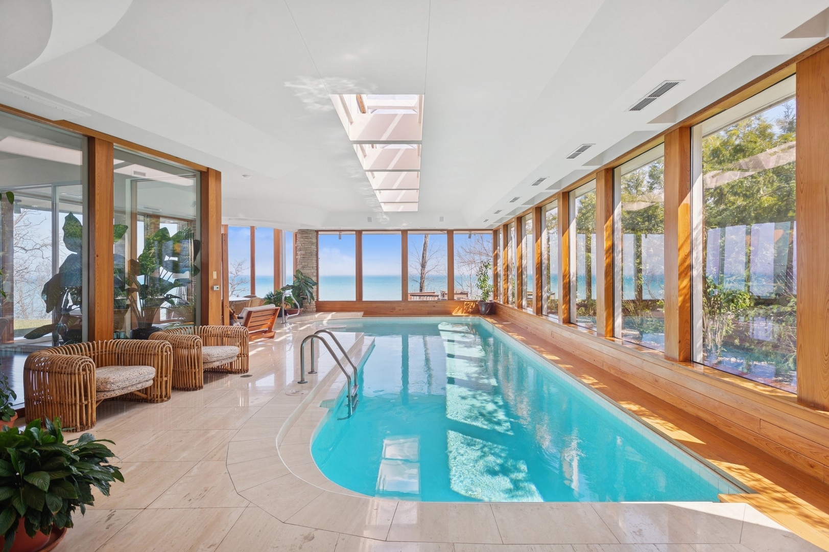 2441 Woodbridge Ln Highland Park, IL 60035