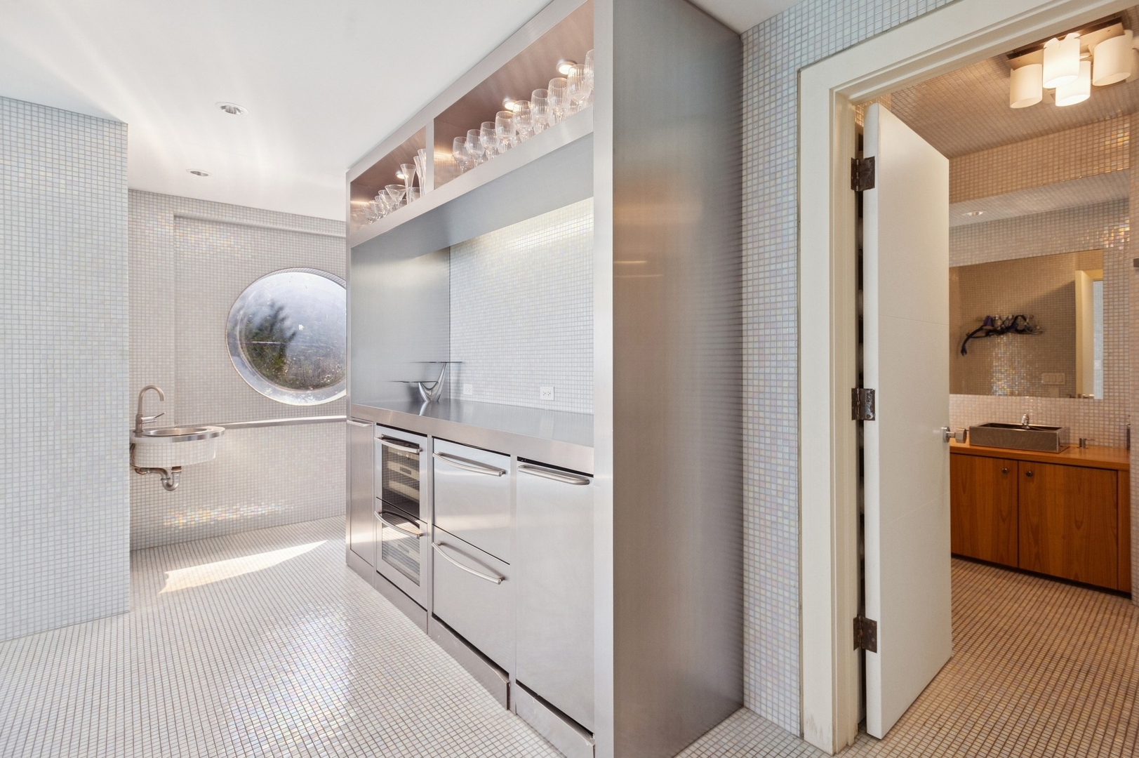 2441 Woodbridge Ln Highland Park, IL 60035