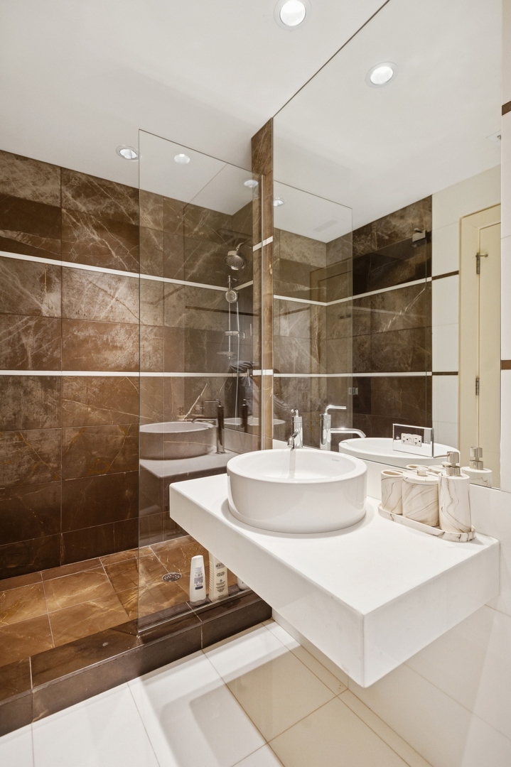 2441 Woodbridge Ln Highland Park, IL 60035