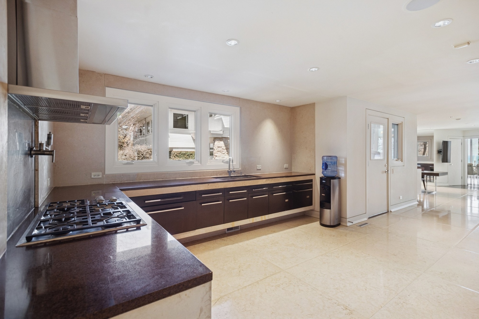 2441 Woodbridge Ln Highland Park, IL 60035