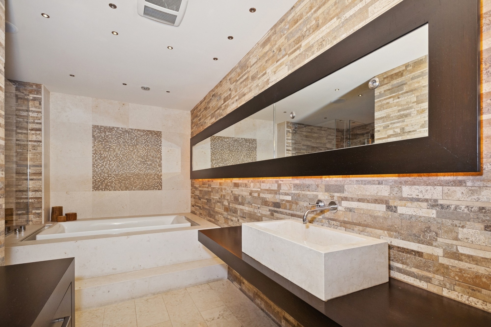 2441 Woodbridge Ln Highland Park, IL 60035