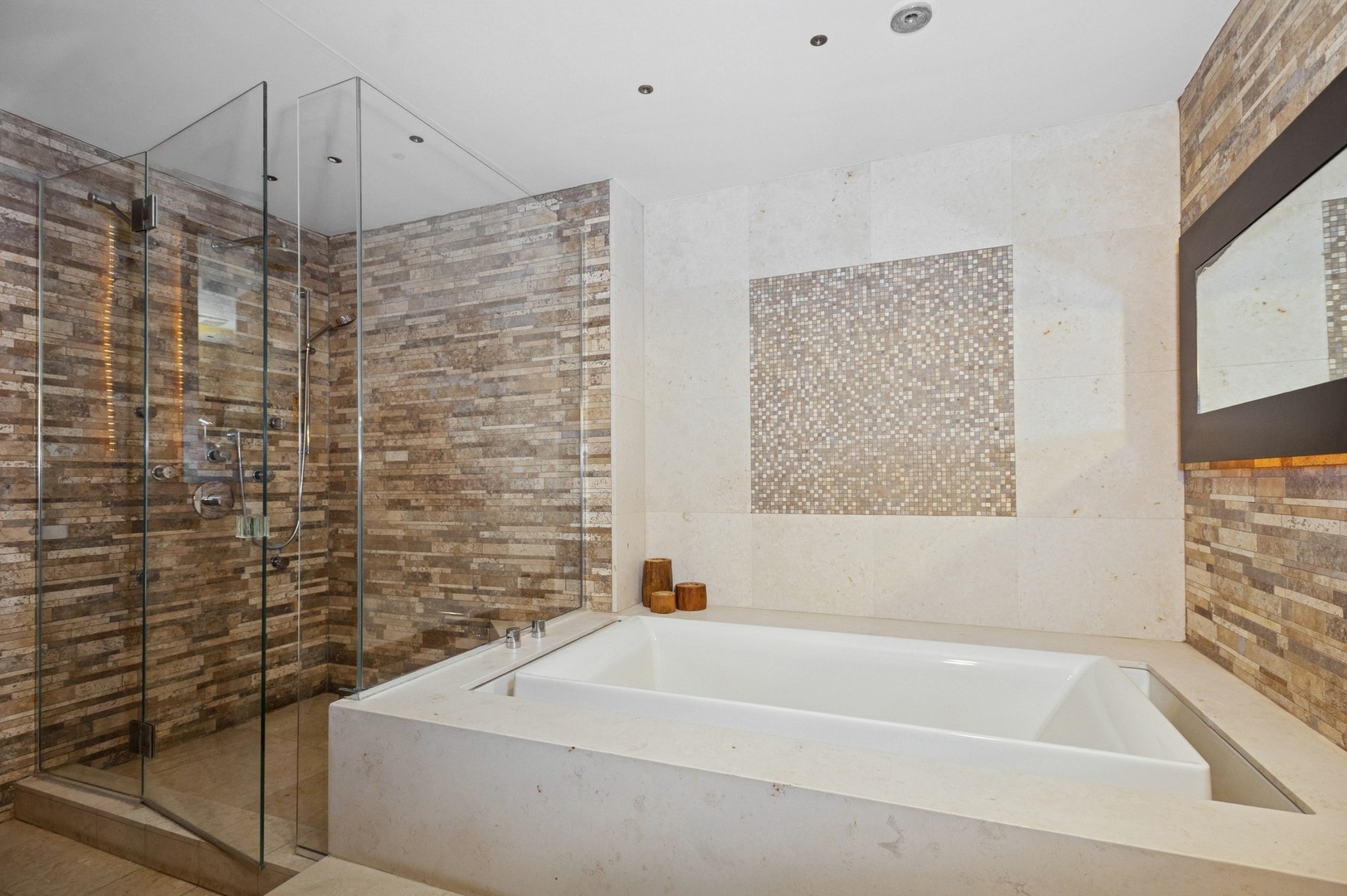 2441 Woodbridge Ln Highland Park, IL 60035