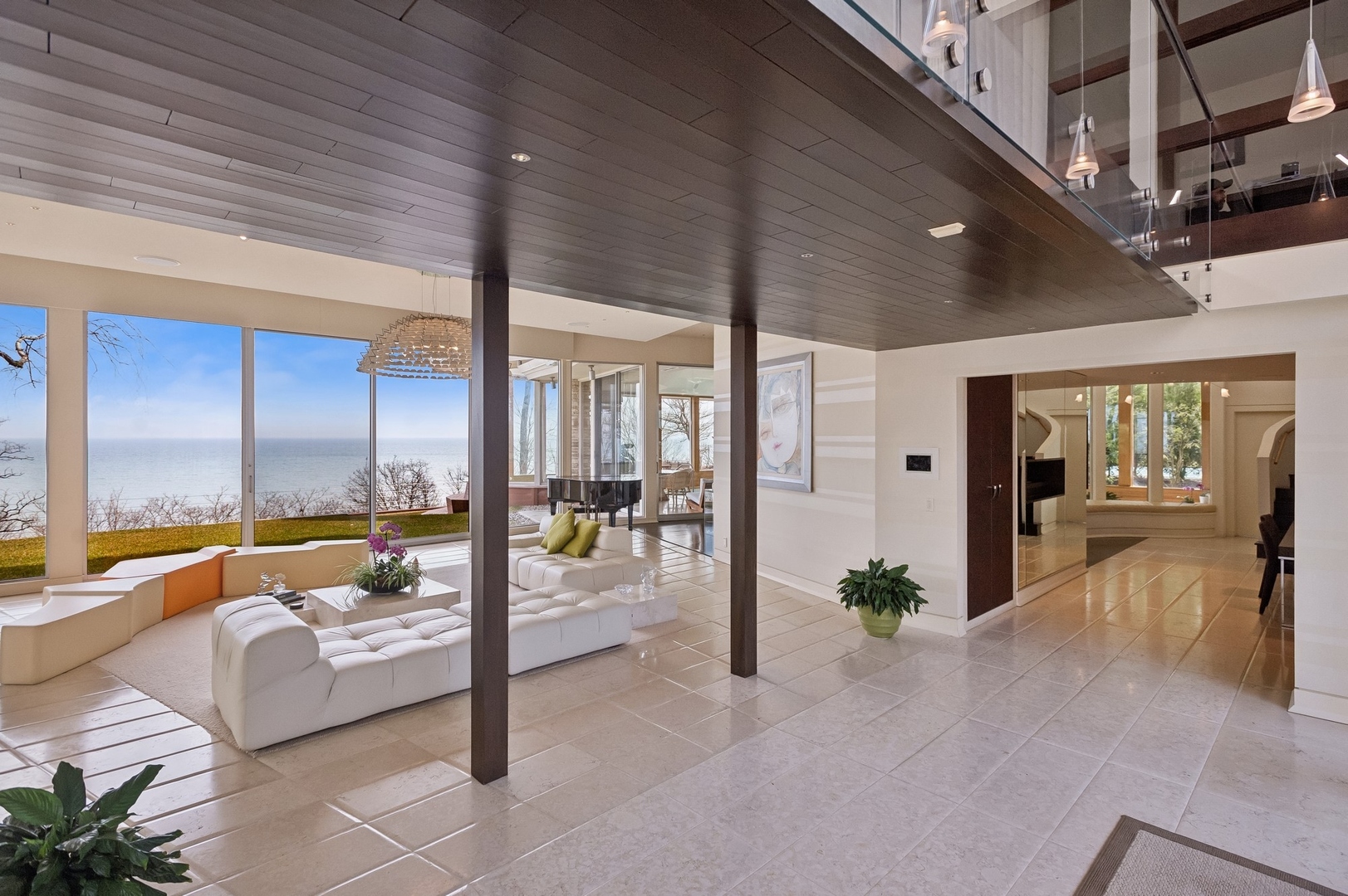 2441 Woodbridge Ln Highland Park, IL 60035