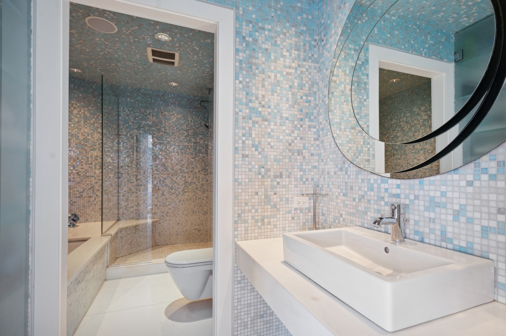 2441 Woodbridge Ln Highland Park, IL 60035