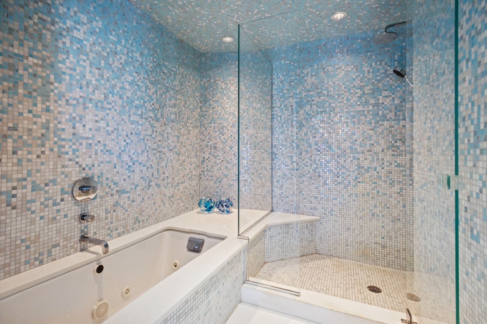 2441 Woodbridge Ln Highland Park, IL 60035