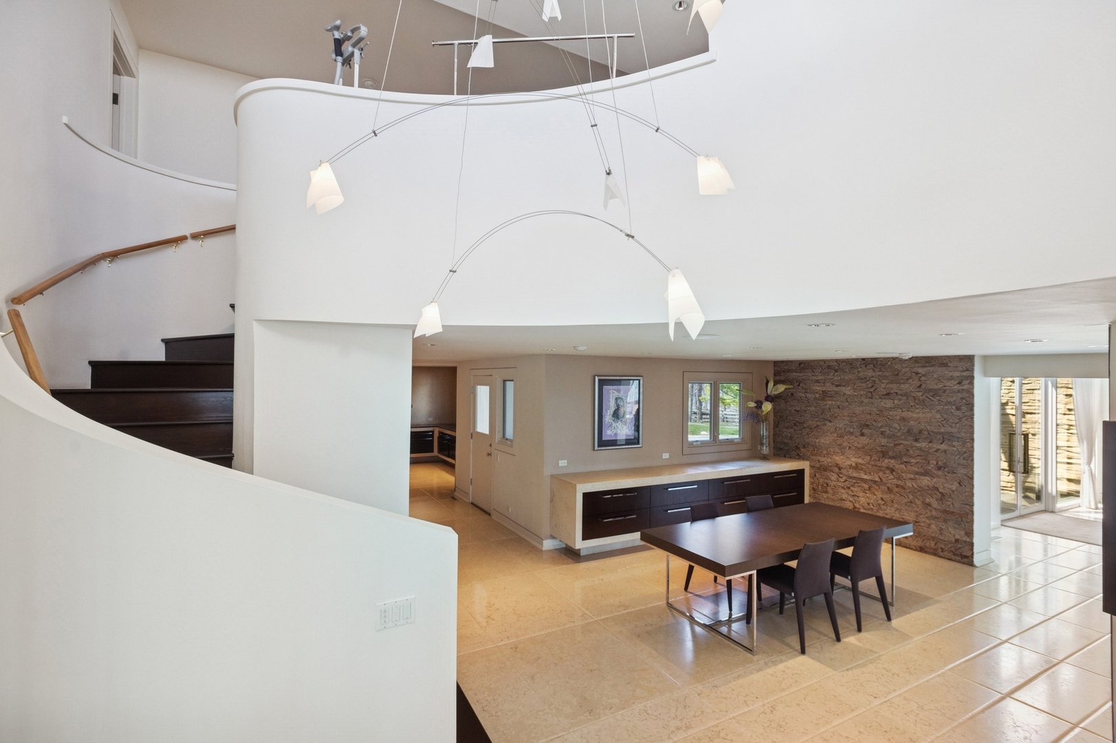 2441 Woodbridge Ln Highland Park, IL 60035