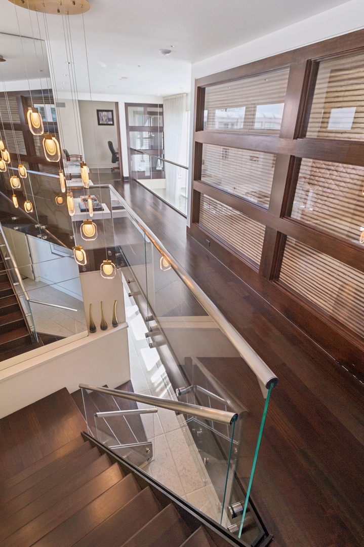 2441 Woodbridge Ln Highland Park, IL 60035