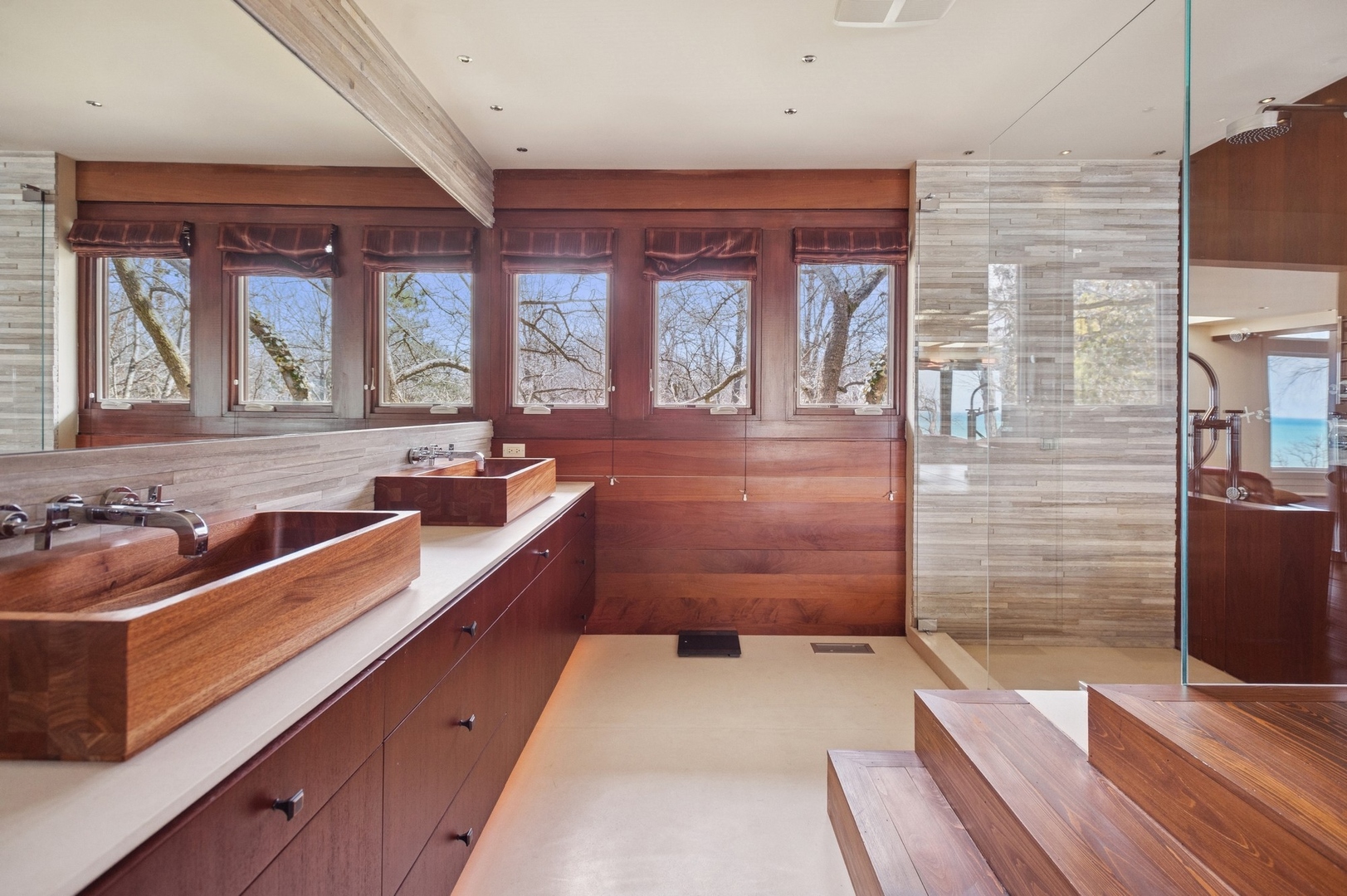 2441 Woodbridge Ln Highland Park, IL 60035