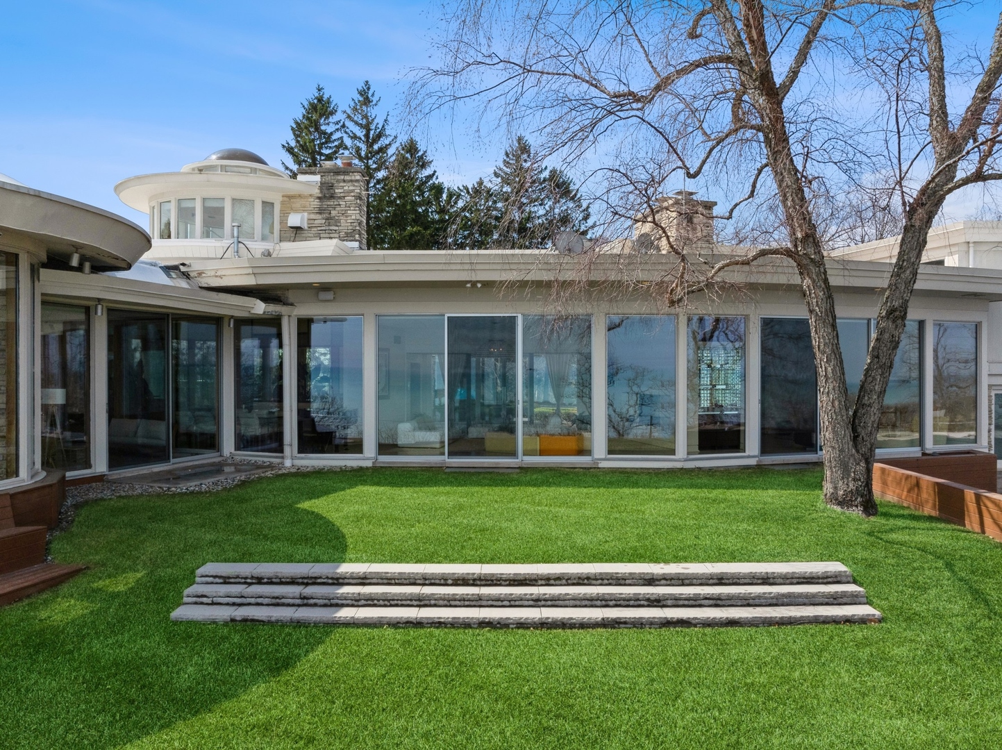 2441 Woodbridge Ln Highland Park, IL 60035