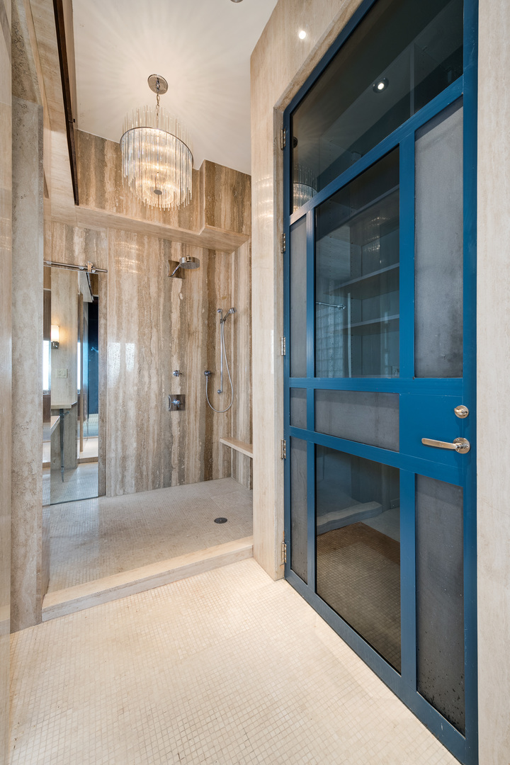 707 W Junior Ter #PH-12 Chicago, IL 60613