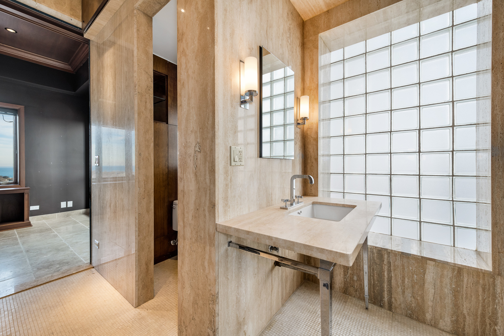 707 W Junior Ter #PH-12 Chicago, IL 60613