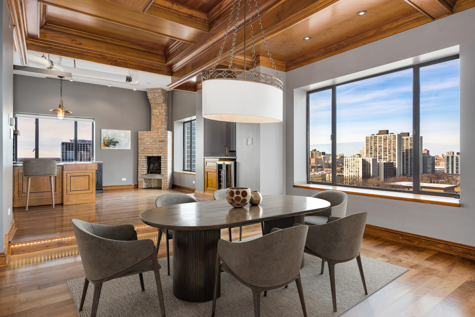 707 W Junior Ter #PH-12 Chicago, IL 60613