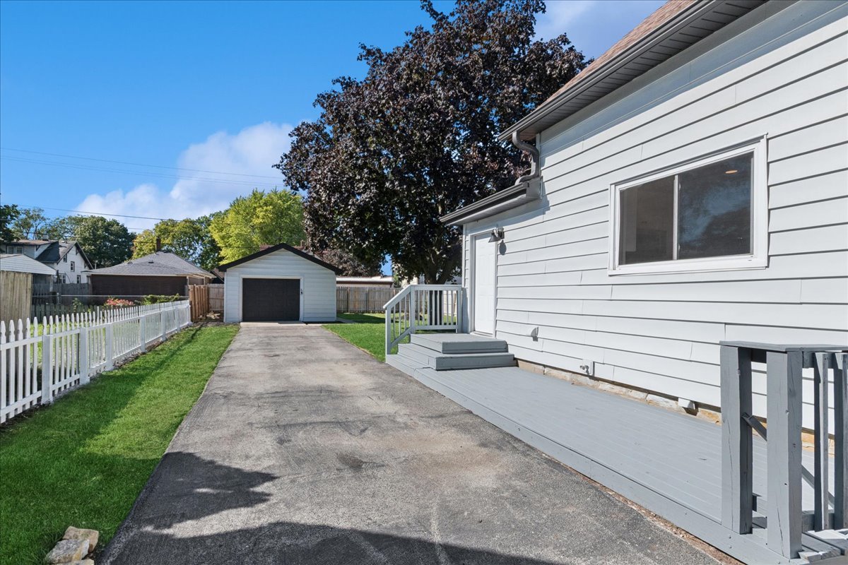 1015 Oakland Ave Joliet, IL 60435