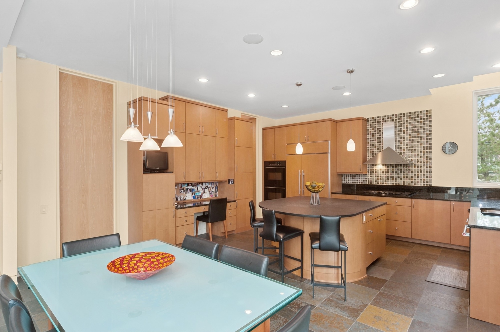 282 Linden Park Pl Highland Park, IL 60035