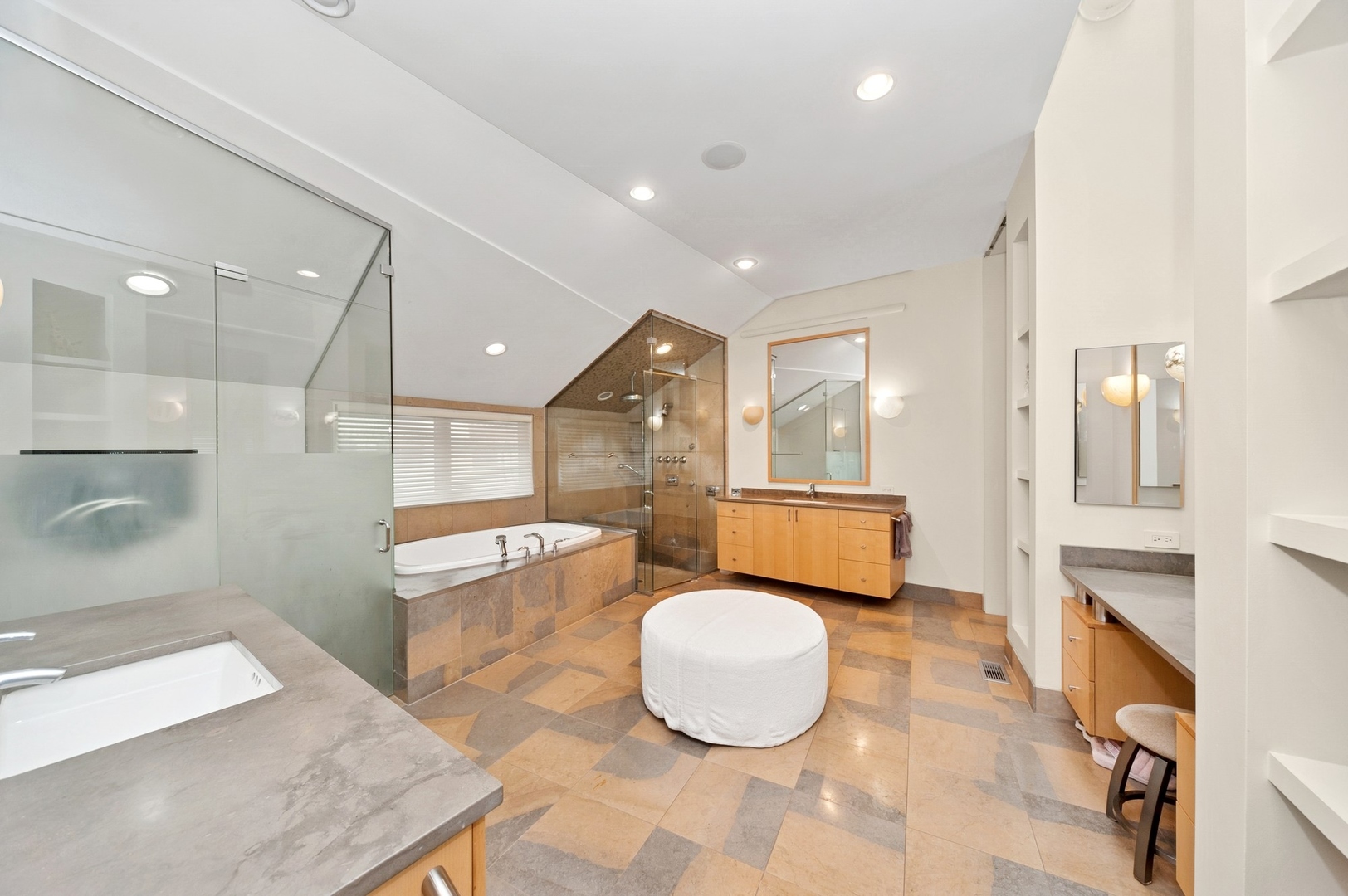 282 Linden Park Pl Highland Park, IL 60035