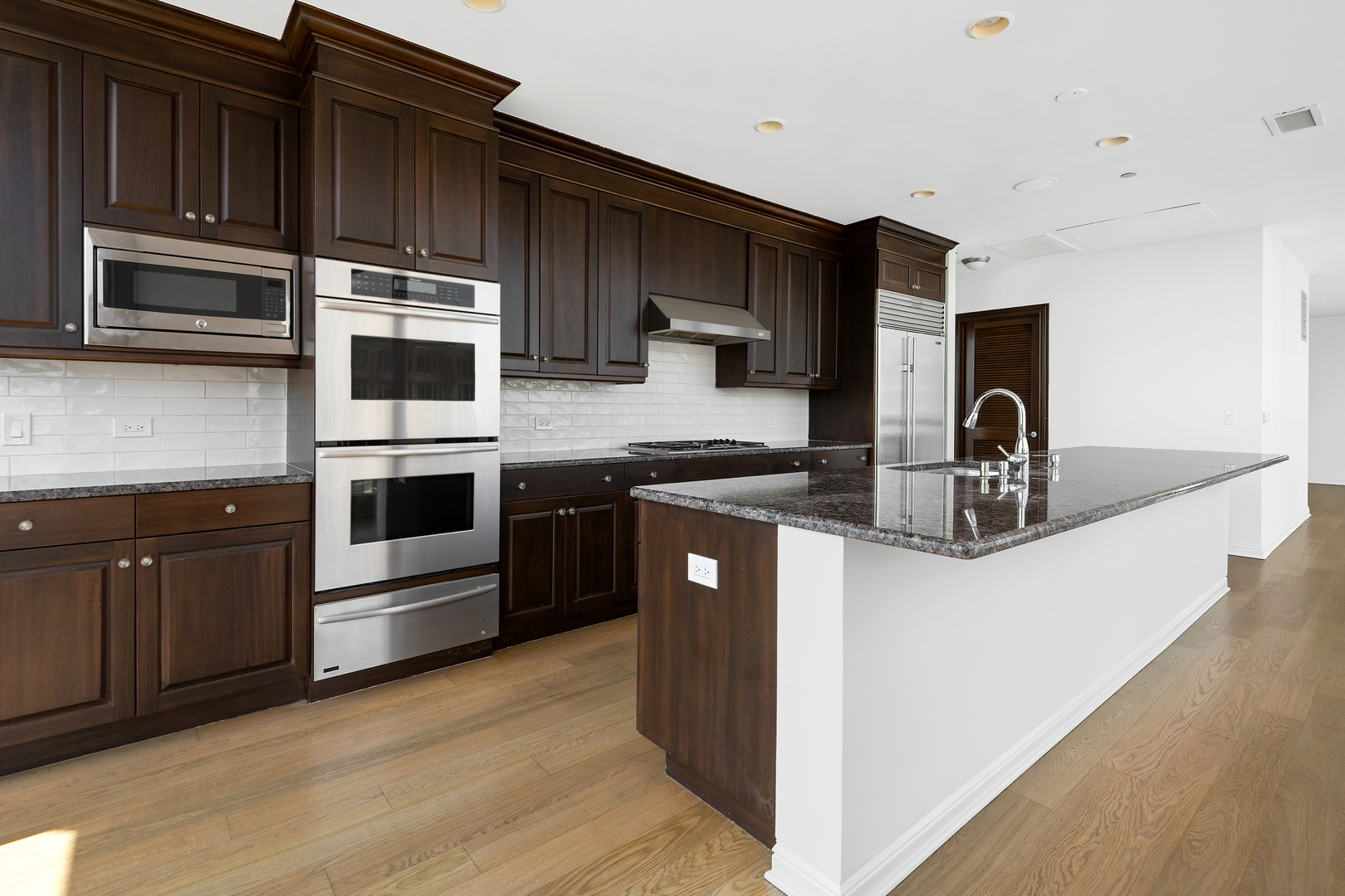 21 E Huron St #4701 Chicago, IL 60611