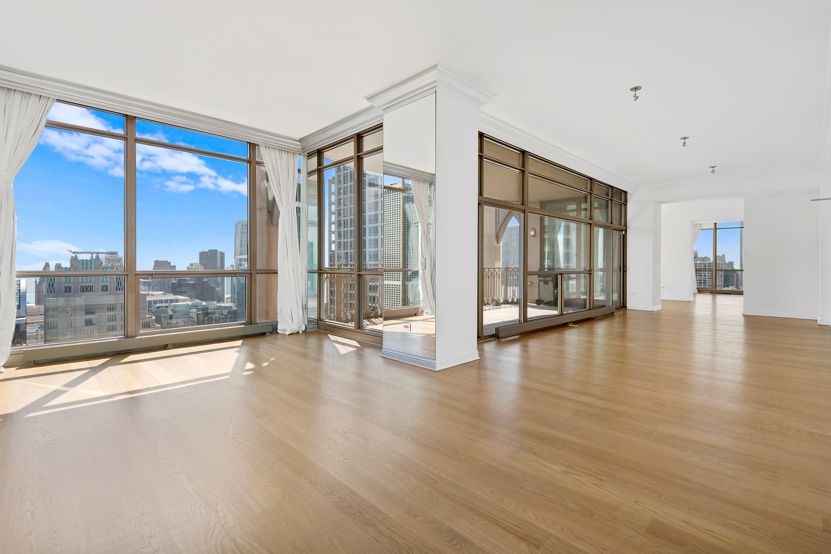 21 E Huron St #4701 Chicago, IL 60611