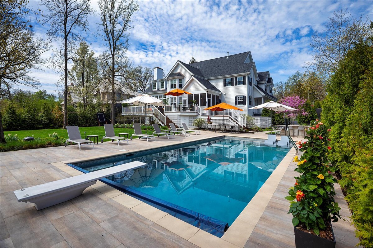 1423 Northwoods Rd Deerfield, IL 60015