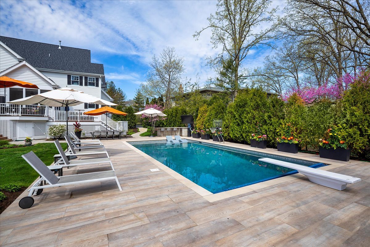 1423 Northwoods Rd Deerfield, IL 60015