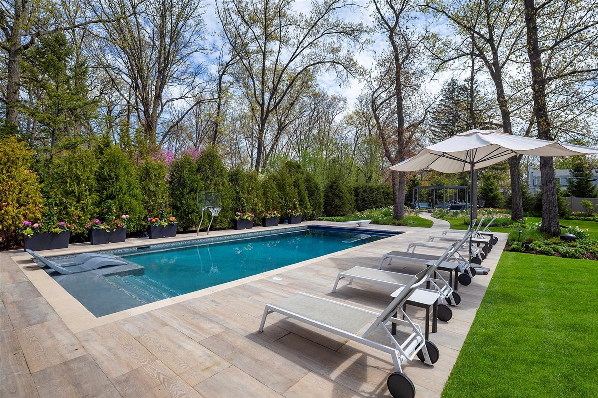 1423 Northwoods Rd Deerfield, IL 60015