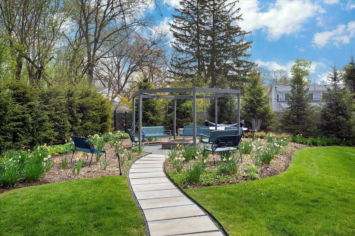 1423 Northwoods Rd Deerfield, IL 60015