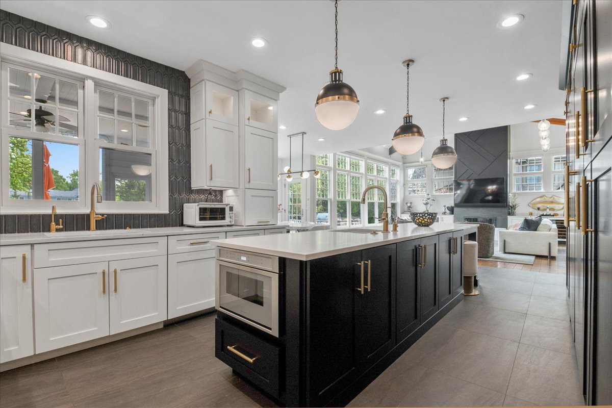 1423 Northwoods Rd Deerfield, IL 60015