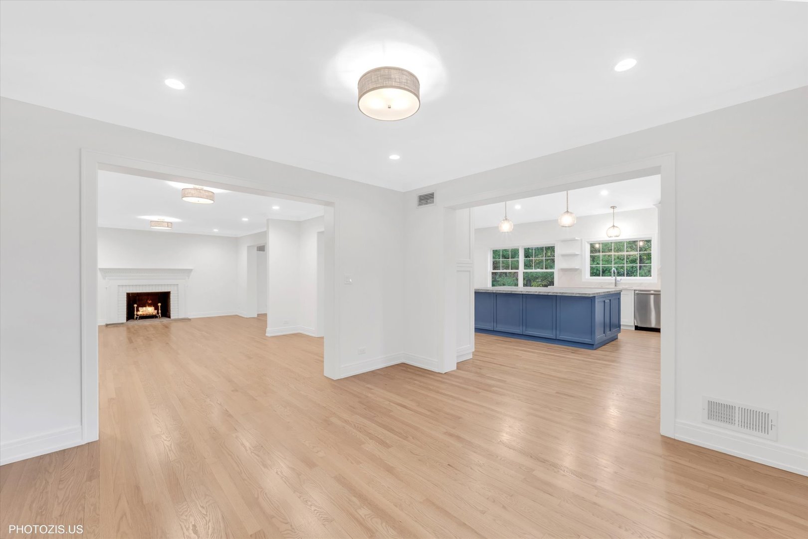 707 Brierhill Rd Deerfield, IL 60015