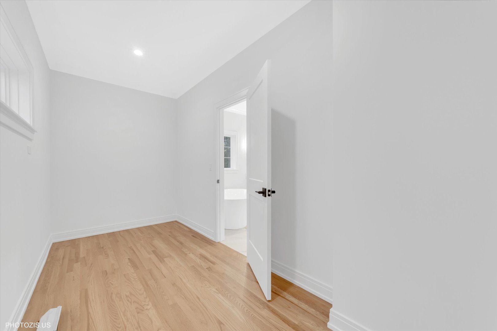 707 Brierhill Rd Deerfield, IL 60015