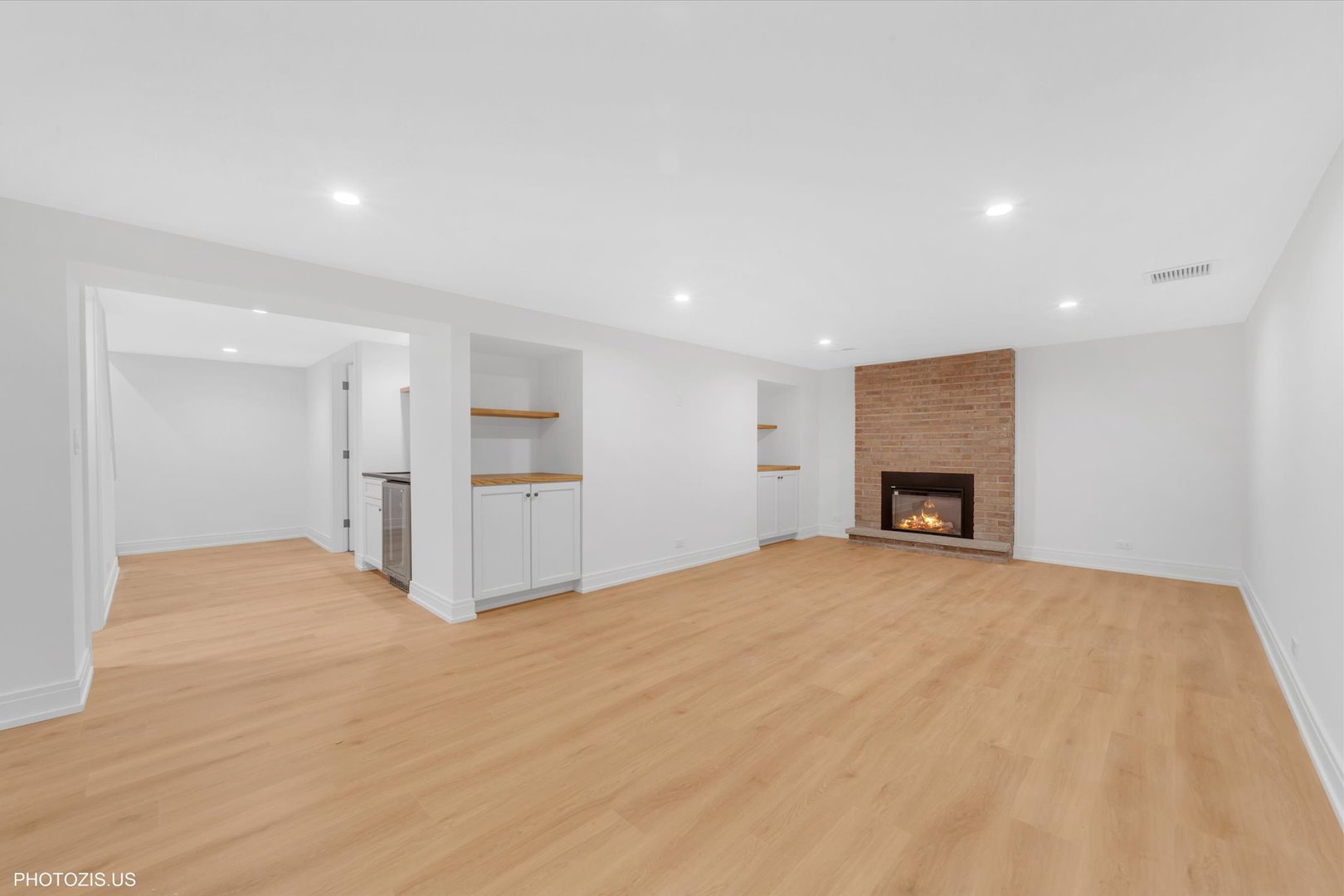 707 Brierhill Rd Deerfield, IL 60015