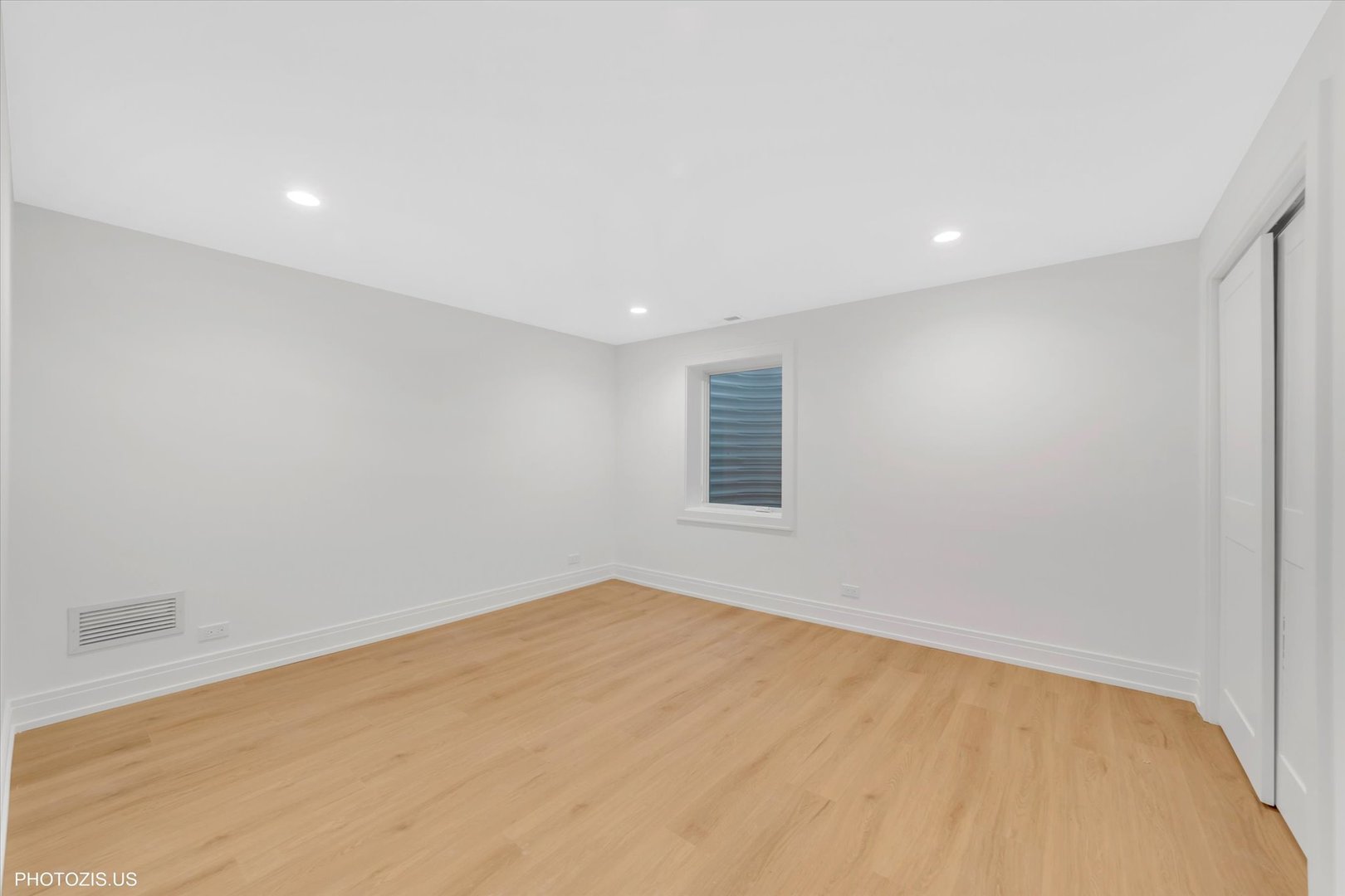 707 Brierhill Rd Deerfield, IL 60015