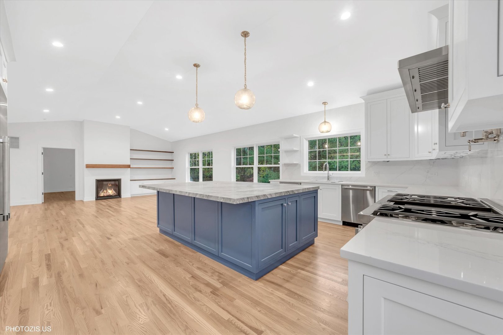 707 Brierhill Rd Deerfield, IL 60015