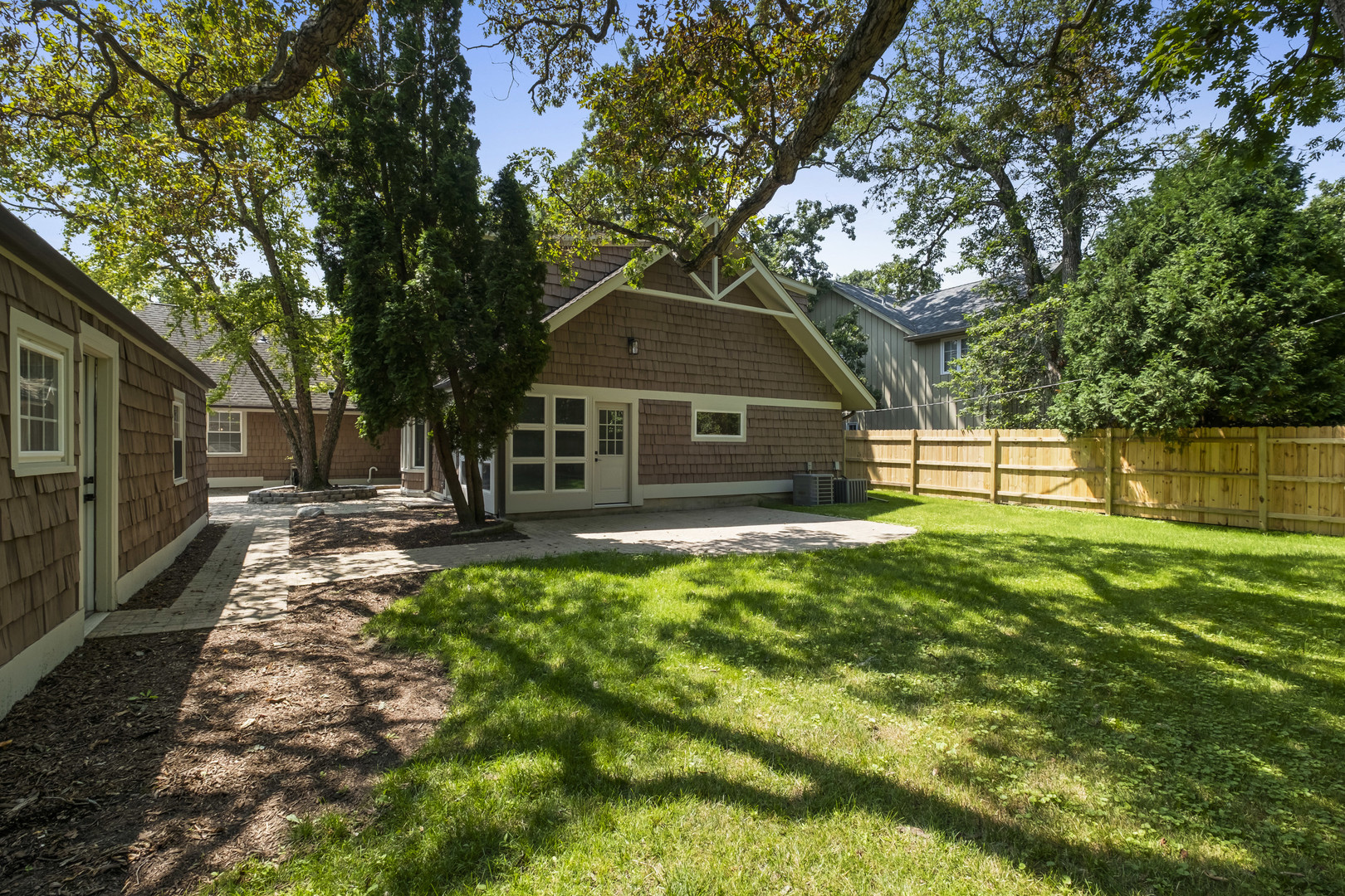 1410 Berkley Ct Deerfield, IL 60015