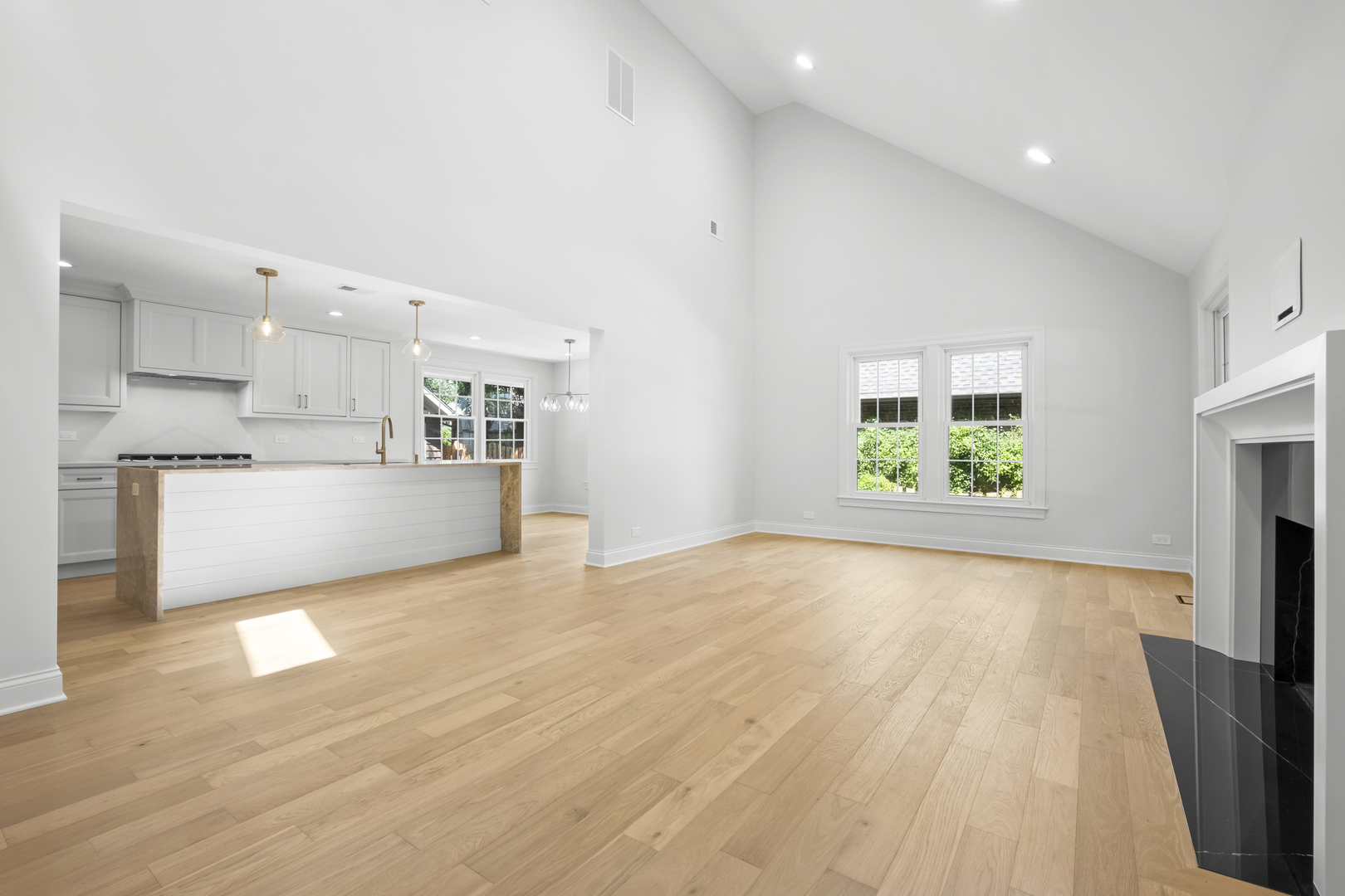 1410 Berkley Ct Deerfield, IL 60015