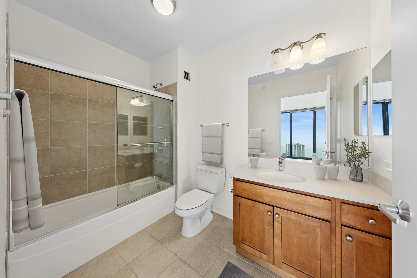 225 N Columbus Dr #5905 Chicago, IL 60601