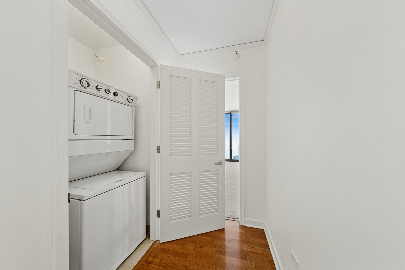 225 N Columbus Dr #5905 Chicago, IL 60601