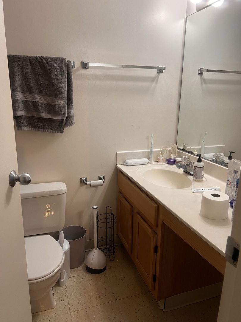 200 N Dearborn St #3705 Chicago, IL 60601