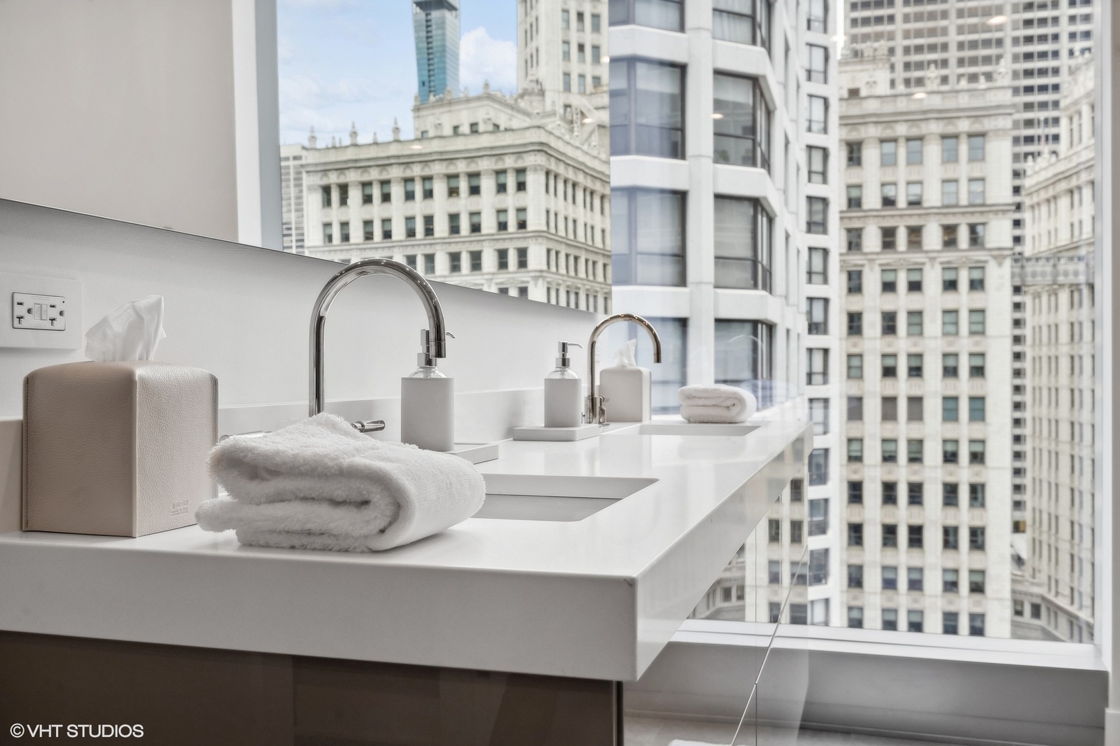 403 N Wabash Ave #12B Chicago, IL 60611