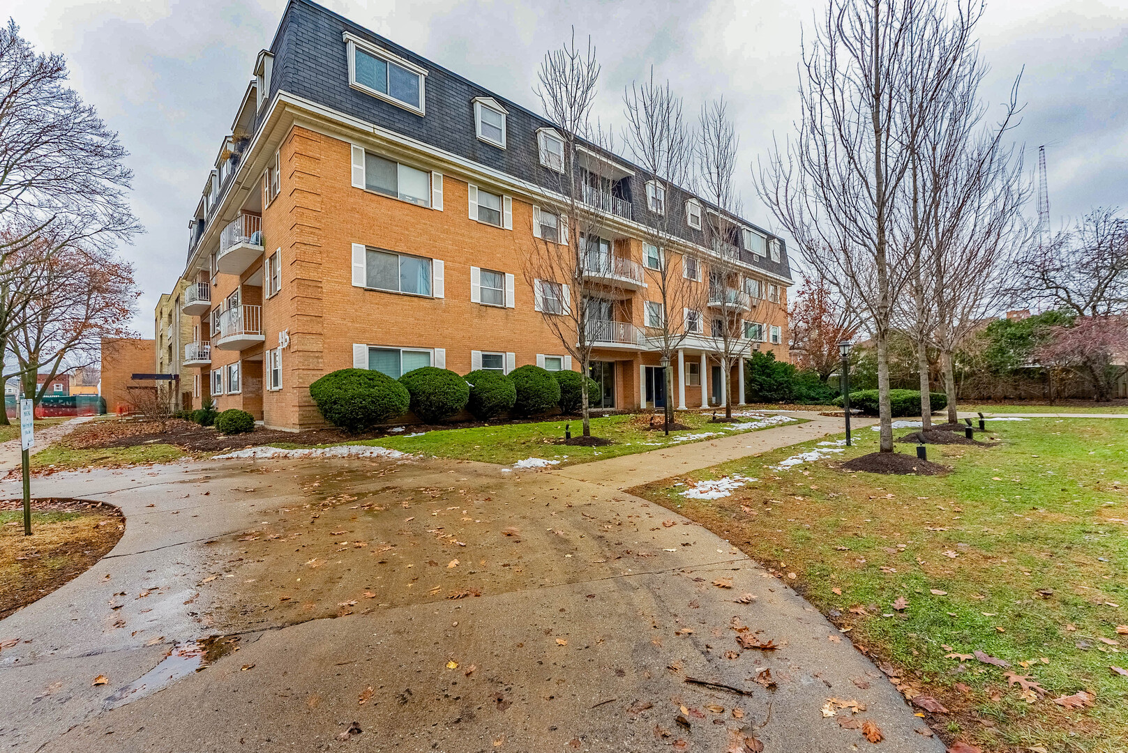 415 Wesley Ave #24 Oak Park, IL 60302