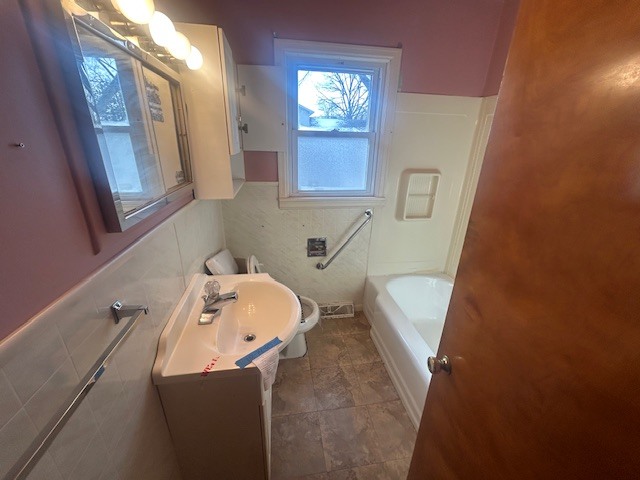 906 E Locust St Watseka, IL 60970